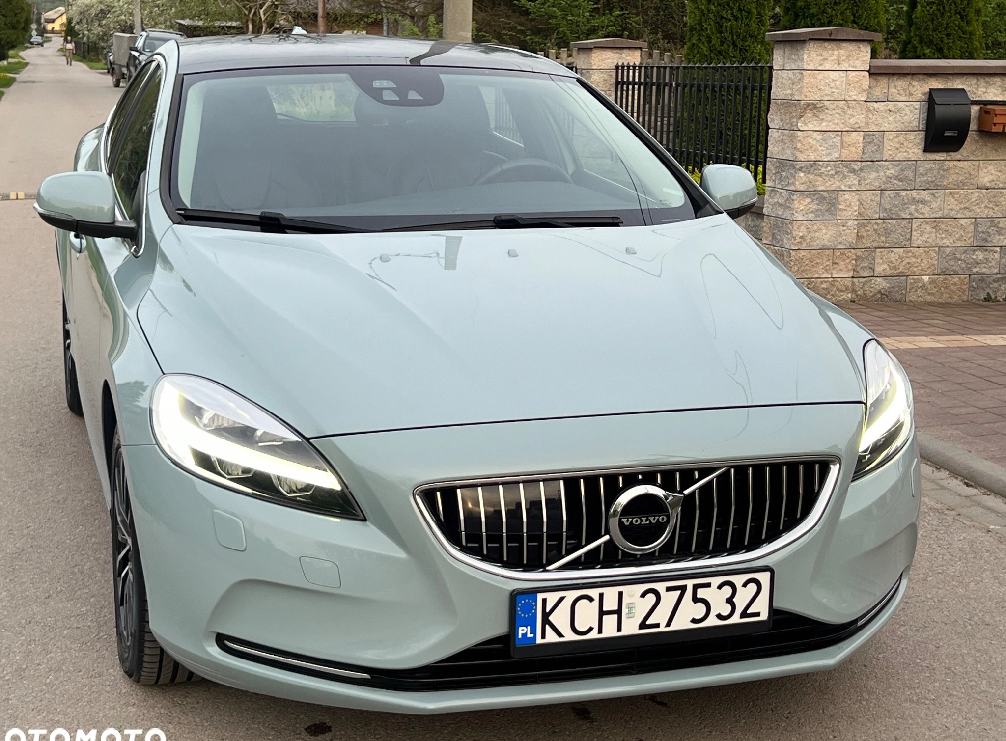 Volvo V40 cena 59900 przebieg: 165500, rok produkcji 2017 z Chrzanów małe 781